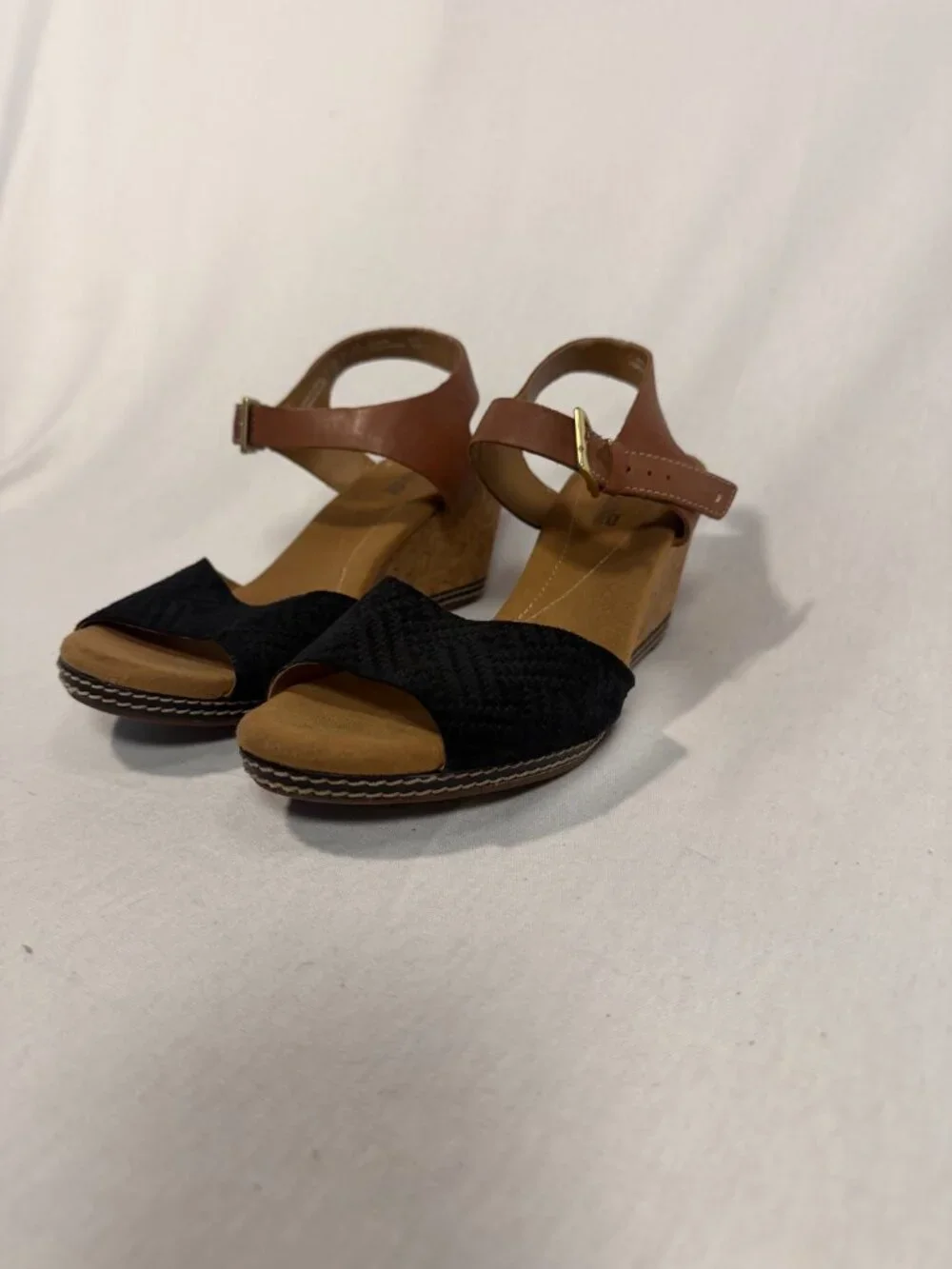 Clarks Collection Cushion Soft Ankle Strap Wedge Sandals – Women's Size 9.5M